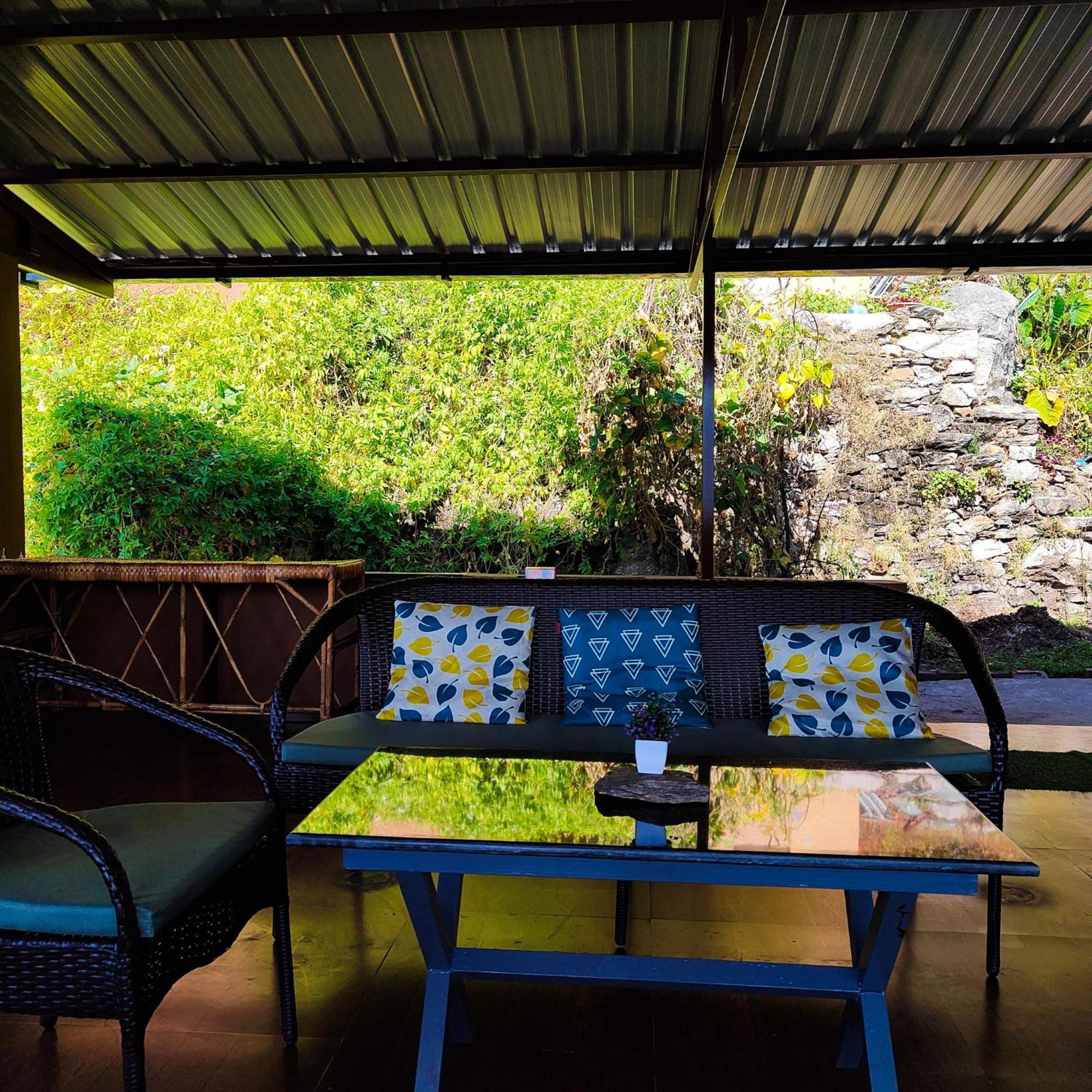 Cafe Buransh Villa Sari Kültér fotó