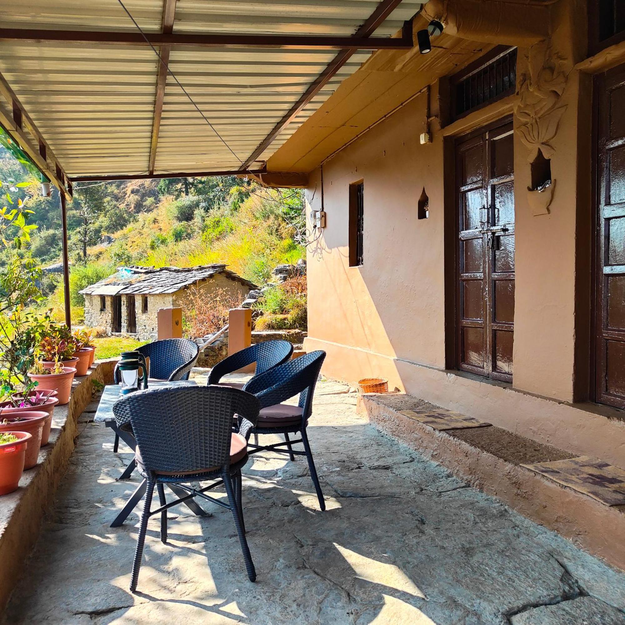 Cafe Buransh Villa Sari Kültér fotó