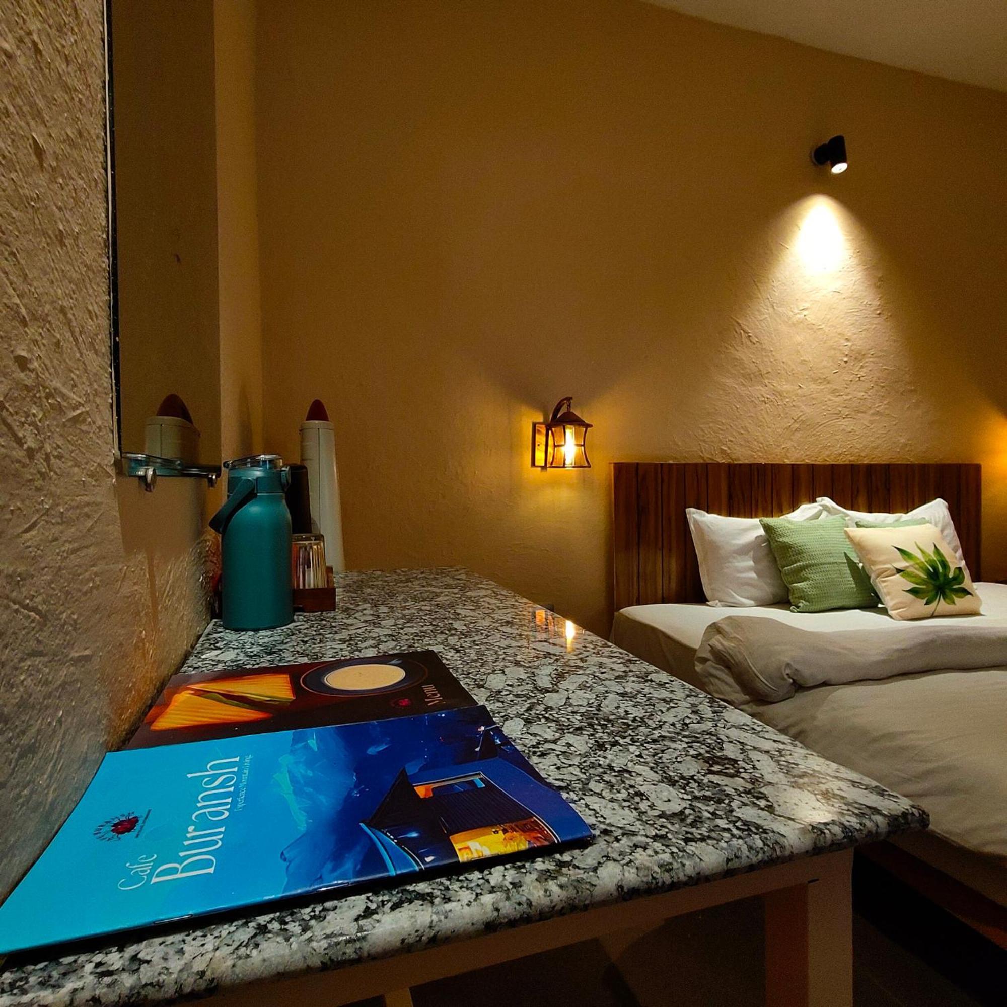 Cafe Buransh Villa Sari Kültér fotó